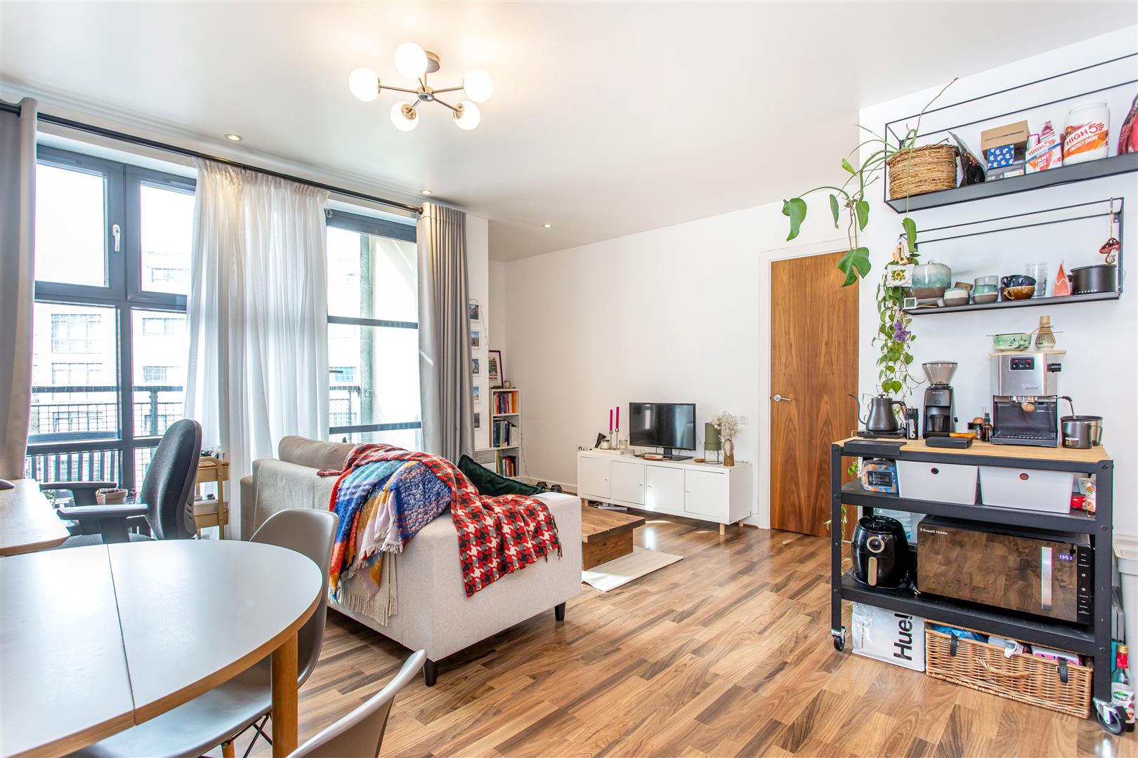 1 bed property in Copenhagen Place, Limehouse